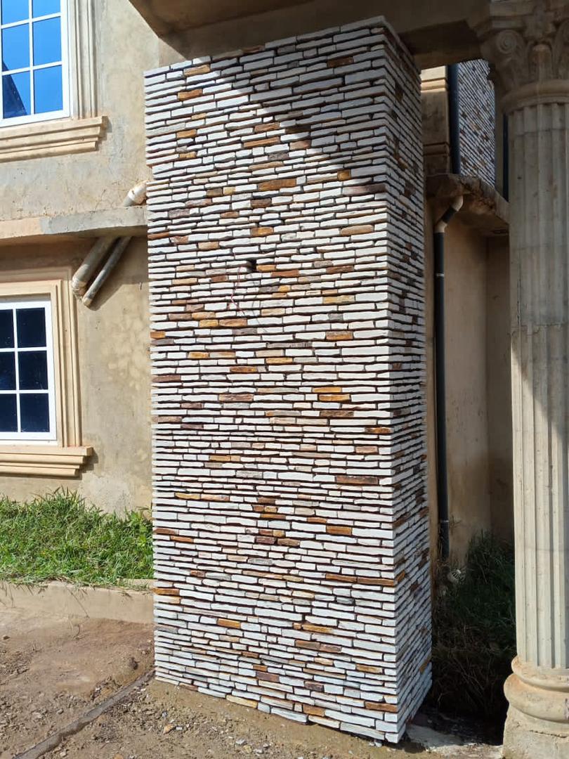 Stone-clad pillar